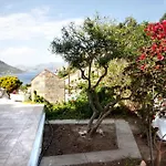 Maria's * Μυρτιές